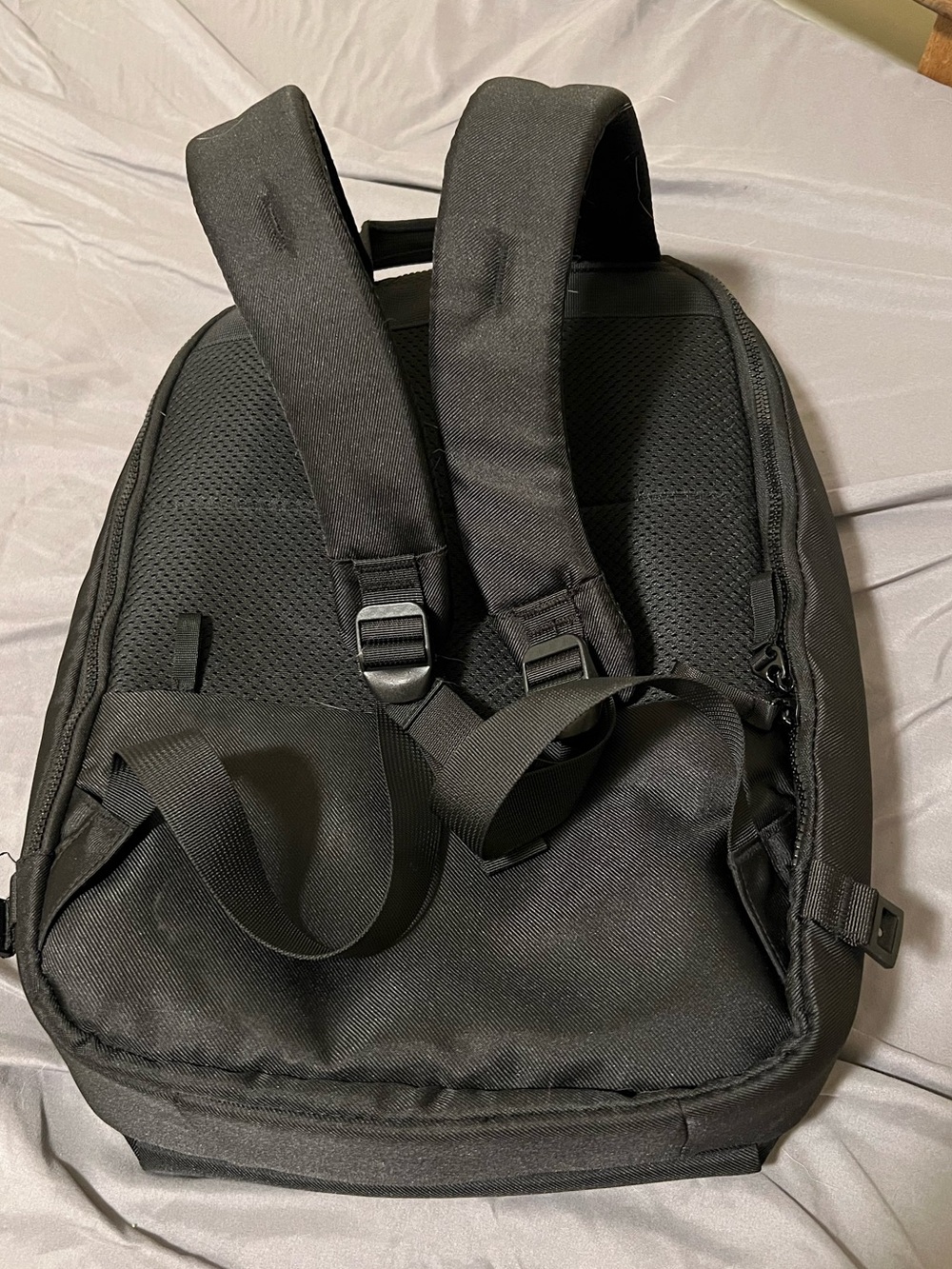 Apple Staff Laptop Backpack - Picture 2 of 5